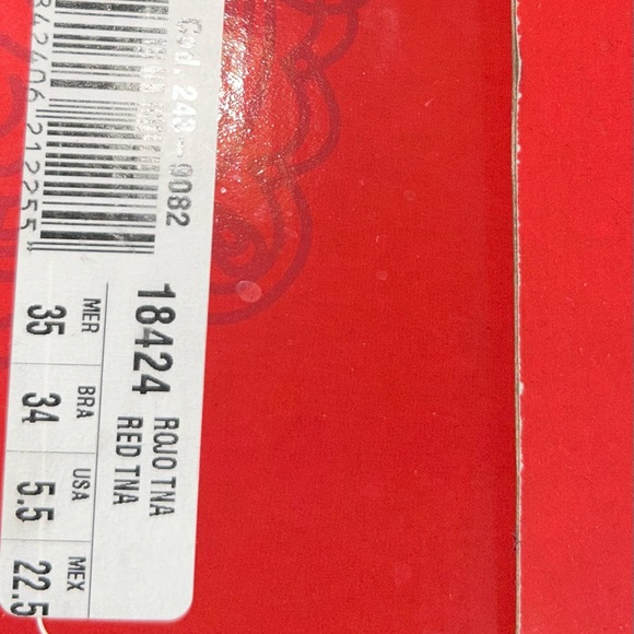 Red women’s flats - Picture 3 of 4